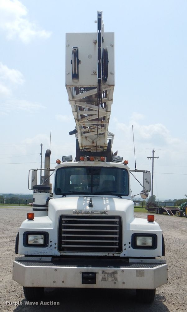 image for item DG8695 1995 Mack RD688S  drilling rig truck