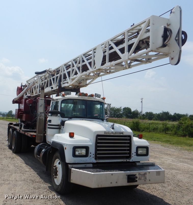 image for item DG8695 1995 Mack RD688S  drilling rig truck