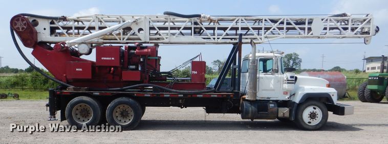 image for item DG8695 1995 Mack RD688S  drilling rig truck