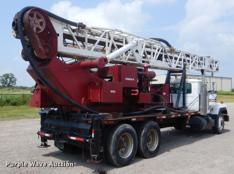 image for item DG8695 1995 Mack RD688S  drilling rig truck