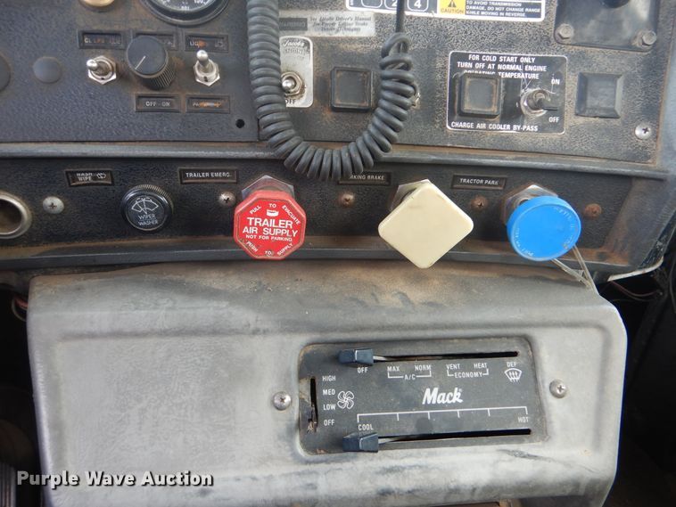 image for item DG8695 1995 Mack RD688S  drilling rig truck