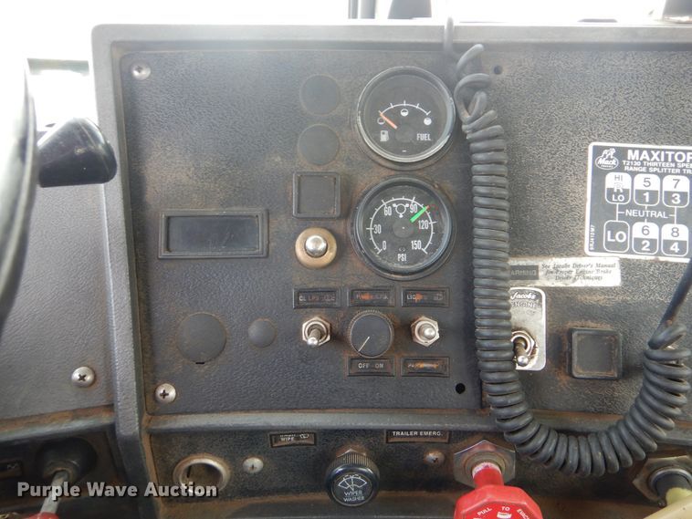 image for item DG8695 1995 Mack RD688S  drilling rig truck