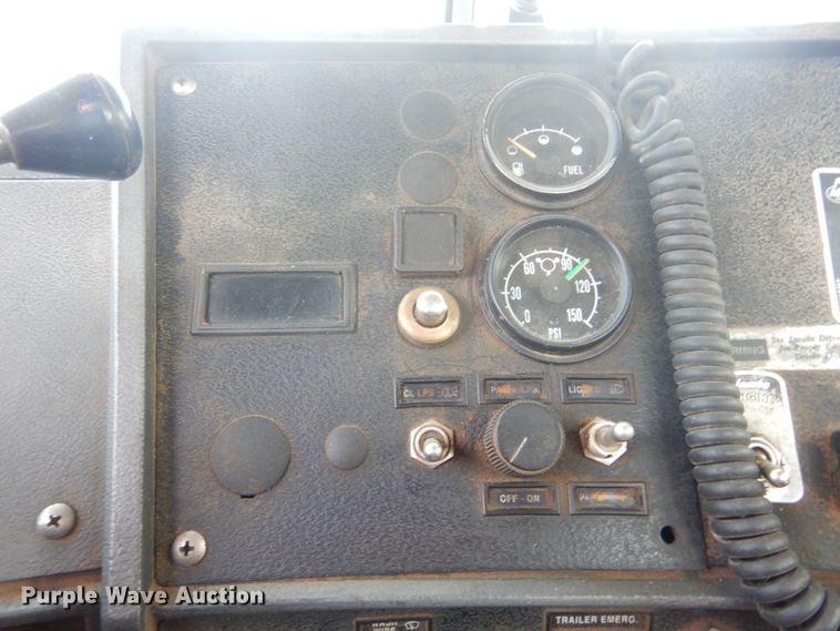 image for item DG8695 1995 Mack RD688S  drilling rig truck