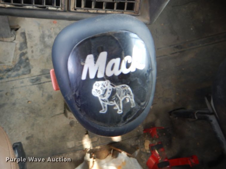 image for item DG8695 1995 Mack RD688S  drilling rig truck