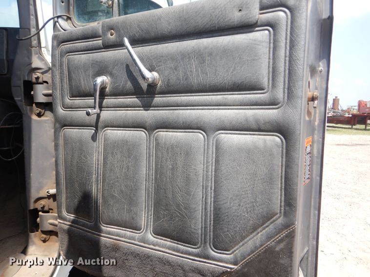 image for item DG8695 1995 Mack RD688S  drilling rig truck