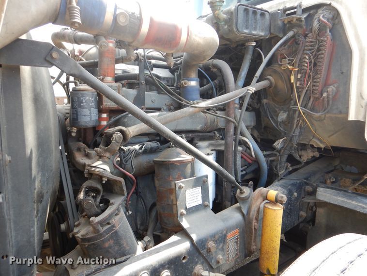 image for item DG8695 1995 Mack RD688S  drilling rig truck