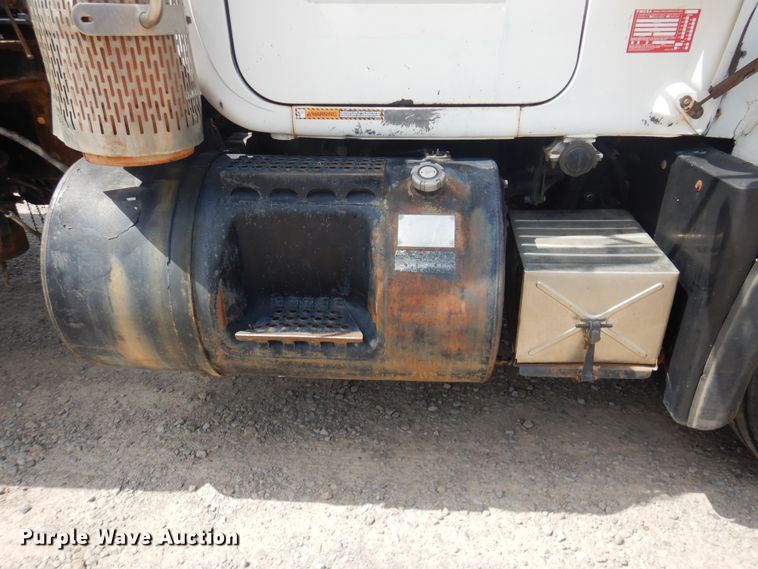 image for item DG8695 1995 Mack RD688S  drilling rig truck