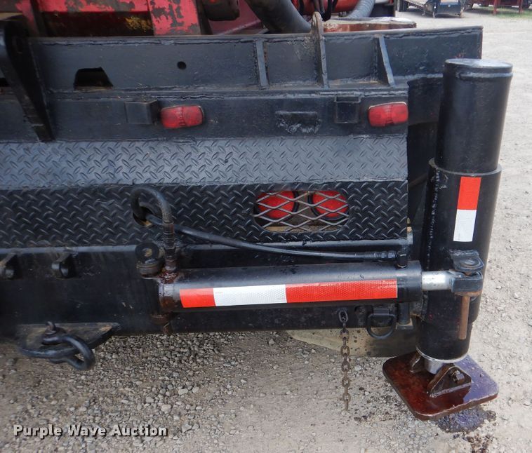 image for item DG8695 1995 Mack RD688S  drilling rig truck