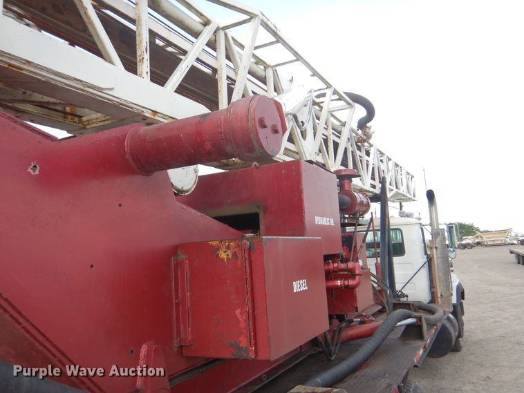 image for item DG8695 1995 Mack RD688S  drilling rig truck