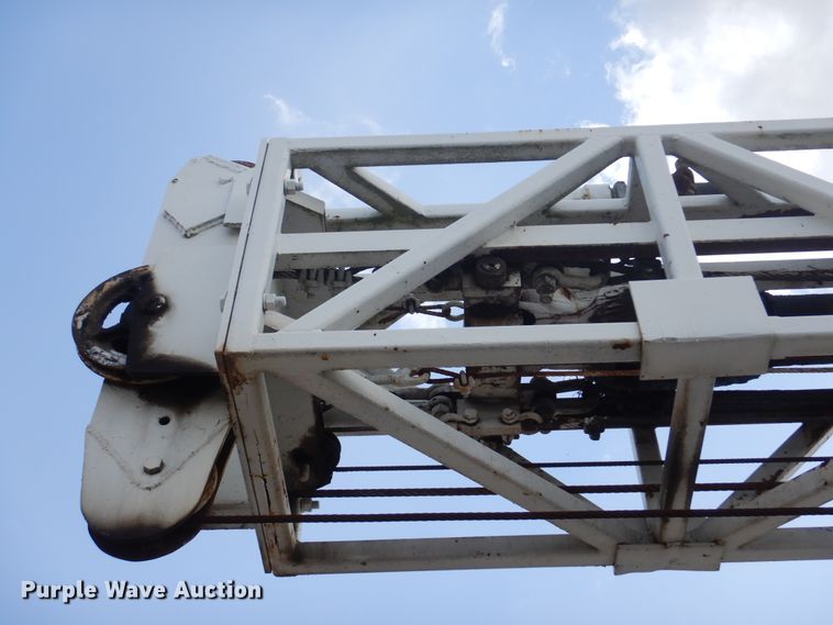 image for item DG8695 1995 Mack RD688S  drilling rig truck