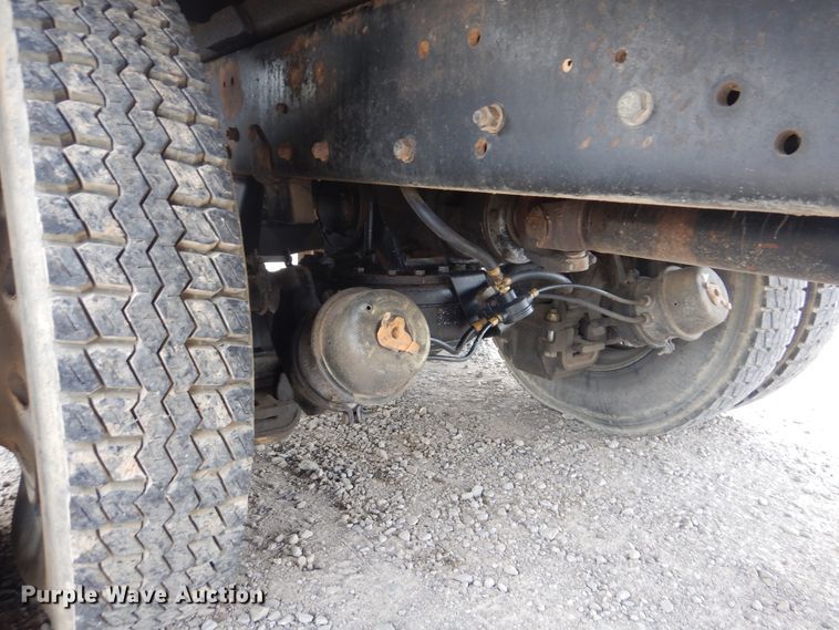 image for item DG8695 1995 Mack RD688S  drilling rig truck