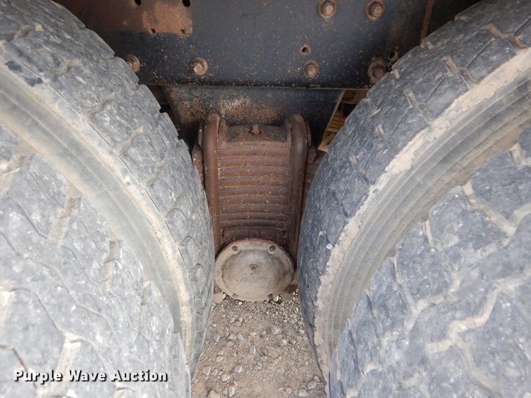 image for item DG8695 1995 Mack RD688S  drilling rig truck