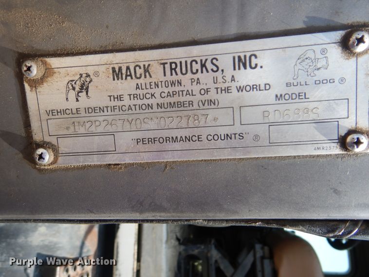 image for item DG8695 1995 Mack RD688S  drilling rig truck