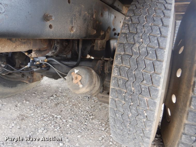 image for item DG8695 1995 Mack RD688S  drilling rig truck