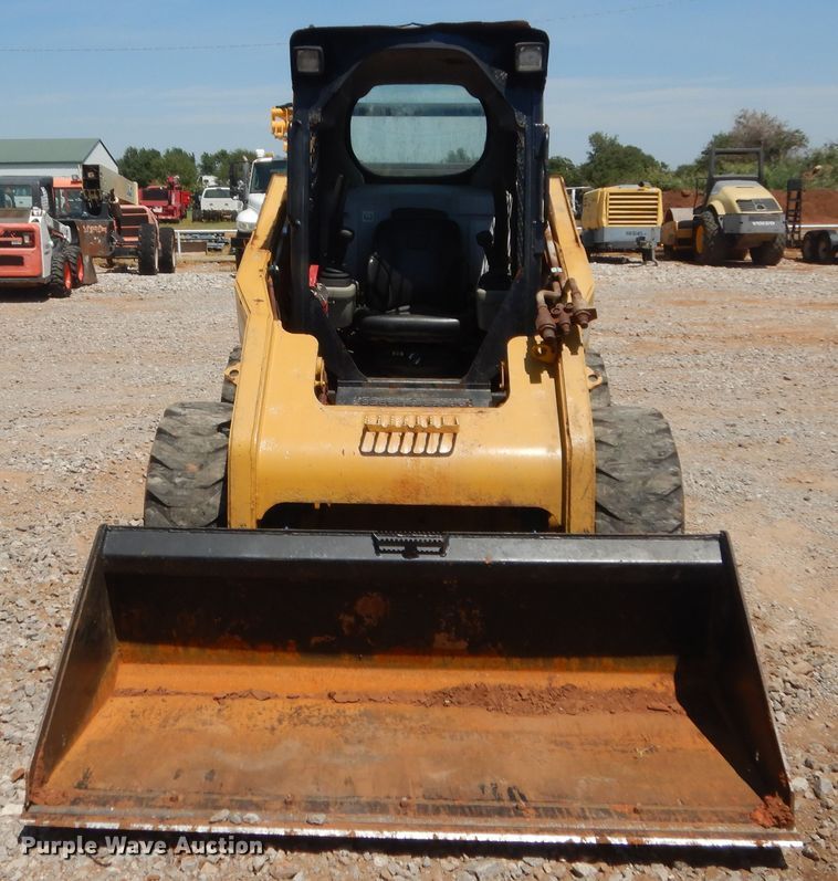 image for item DH3747 2013 Caterpillar 272D  skid steer loader