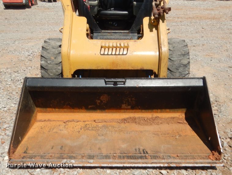 image for item DH3747 2013 Caterpillar 272D  skid steer loader