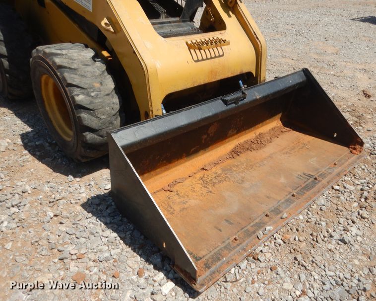 image for item DH3747 2013 Caterpillar 272D  skid steer loader