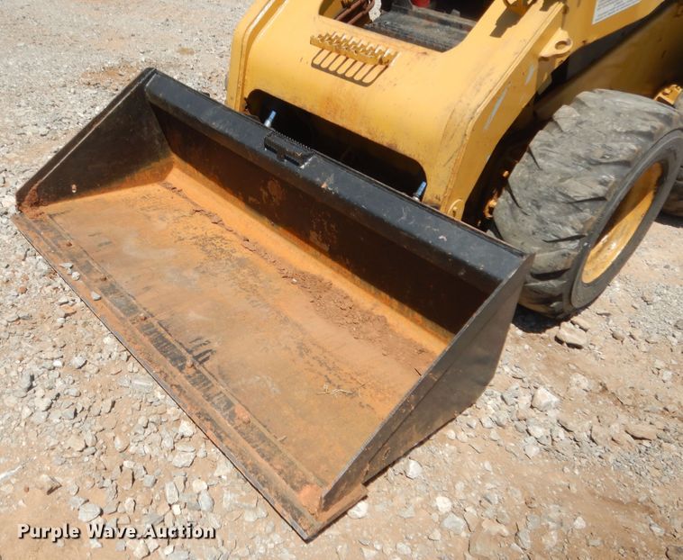 image for item DH3747 2013 Caterpillar 272D  skid steer loader