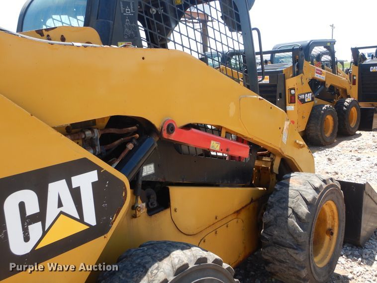 image for item DH3747 2013 Caterpillar 272D  skid steer loader