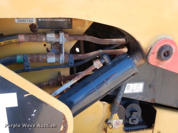 image for item DH3747 2013 Caterpillar 272D  skid steer loader