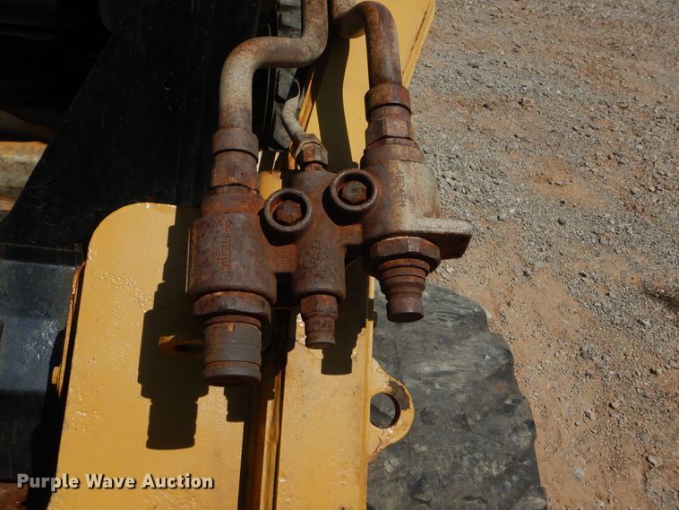 image for item DH3747 2013 Caterpillar 272D  skid steer loader