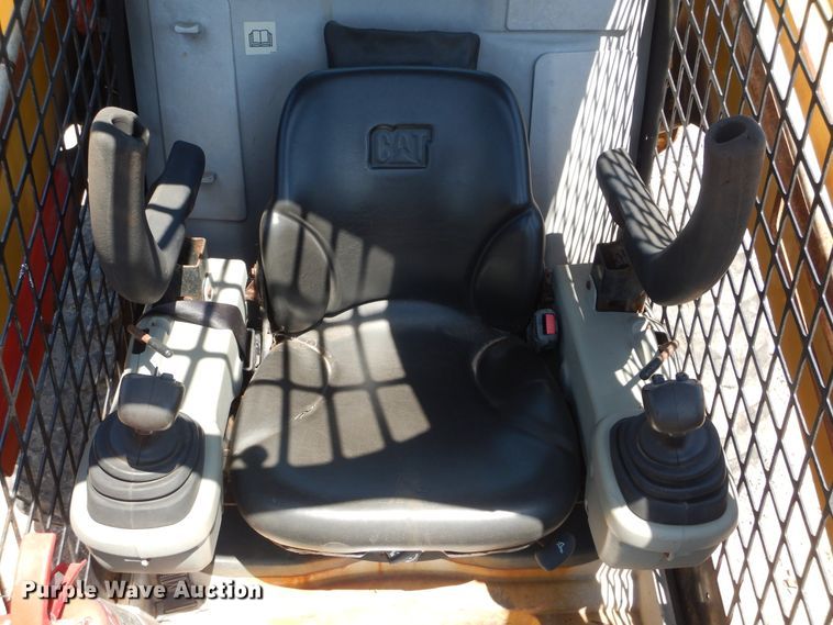 image for item DH3747 2013 Caterpillar 272D  skid steer loader