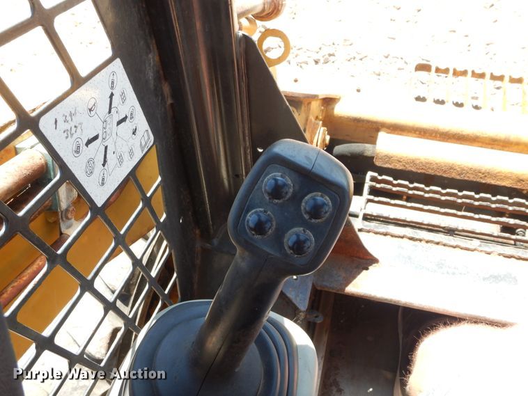 image for item DH3747 2013 Caterpillar 272D  skid steer loader