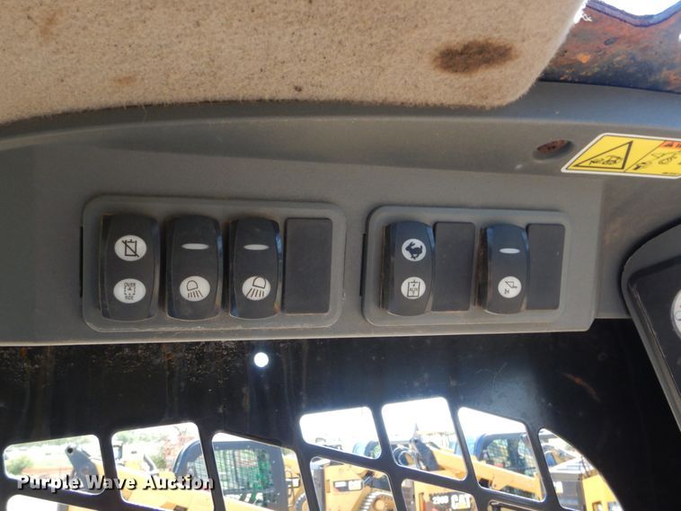 image for item DH3747 2013 Caterpillar 272D  skid steer loader