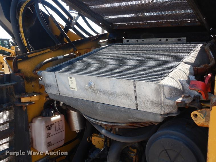 image for item DH3747 2013 Caterpillar 272D  skid steer loader