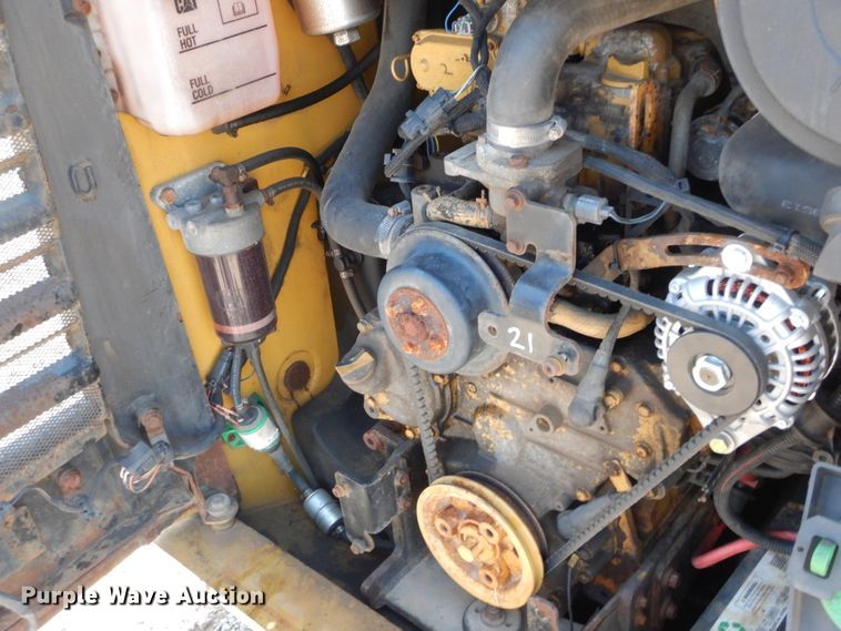 image for item DH3747 2013 Caterpillar 272D  skid steer loader