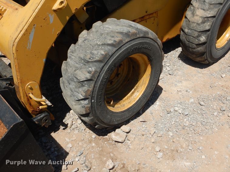 image for item DH3747 2013 Caterpillar 272D  skid steer loader