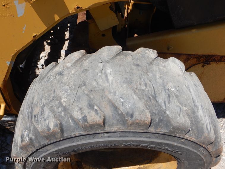 image for item DH3747 2013 Caterpillar 272D  skid steer loader