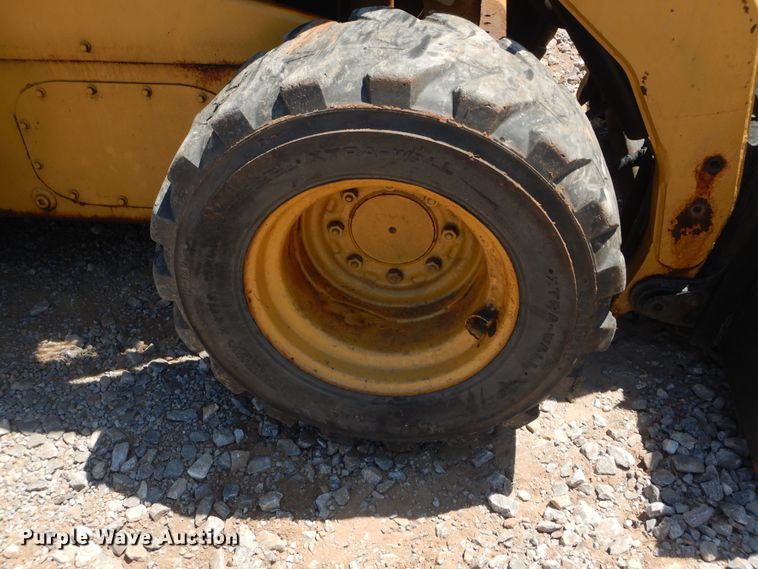 image for item DH3747 2013 Caterpillar 272D  skid steer loader