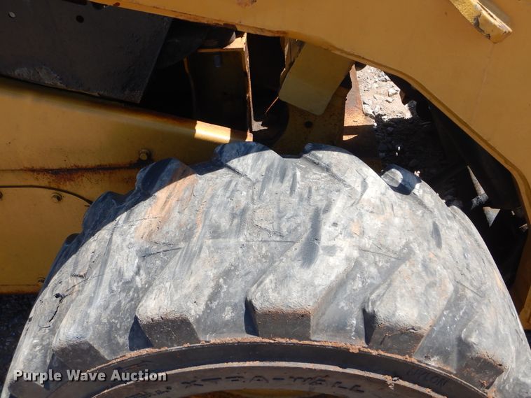 image for item DH3747 2013 Caterpillar 272D  skid steer loader