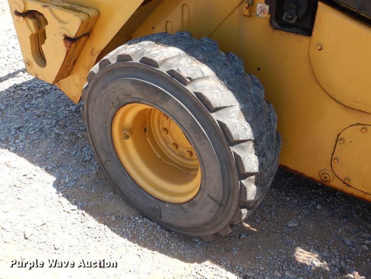 image for item DH3747 2013 Caterpillar 272D  skid steer loader