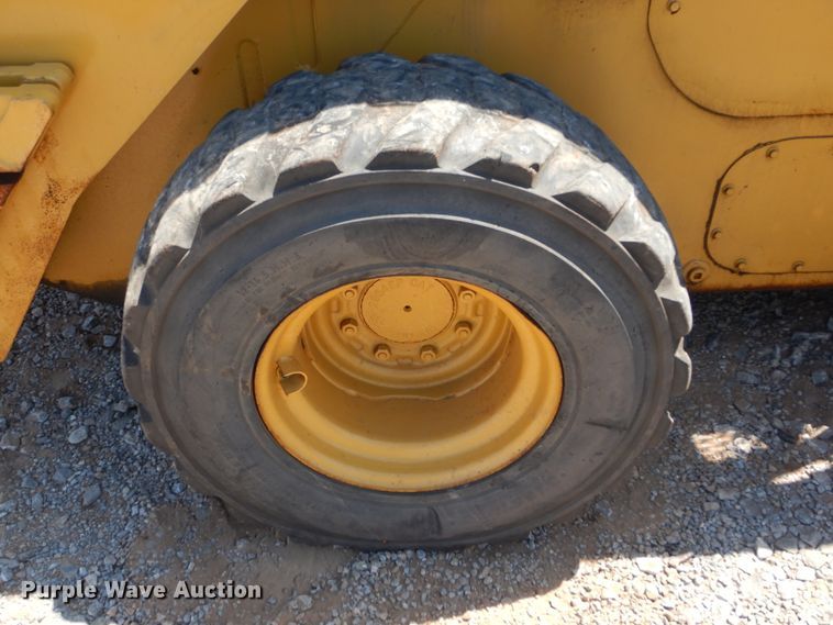 image for item DH3747 2013 Caterpillar 272D  skid steer loader