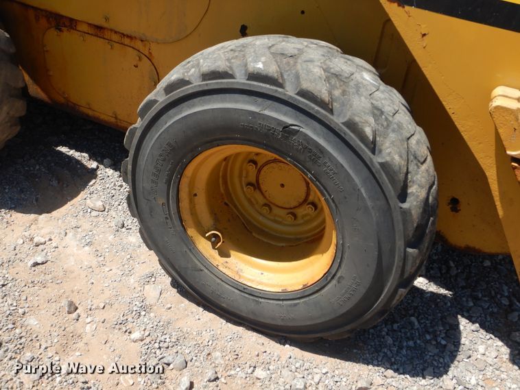 image for item DH3747 2013 Caterpillar 272D  skid steer loader