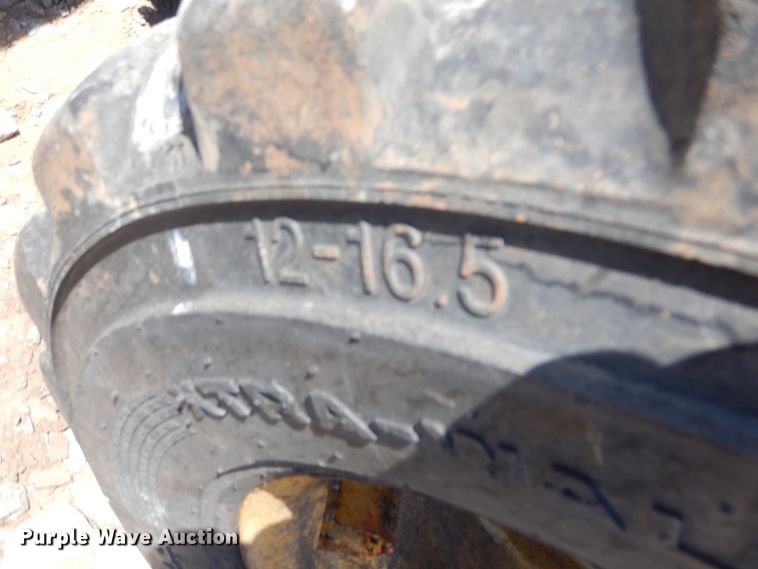 image for item DH3747 2013 Caterpillar 272D  skid steer loader