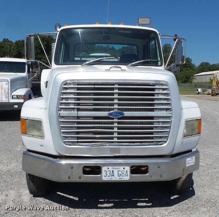 image for item DH3841 1992 Ford L9000  flatbed truck