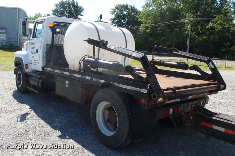 image for item DH3841 1992 Ford L9000  flatbed truck