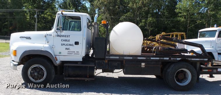 image for item DH3841 1992 Ford L9000  flatbed truck