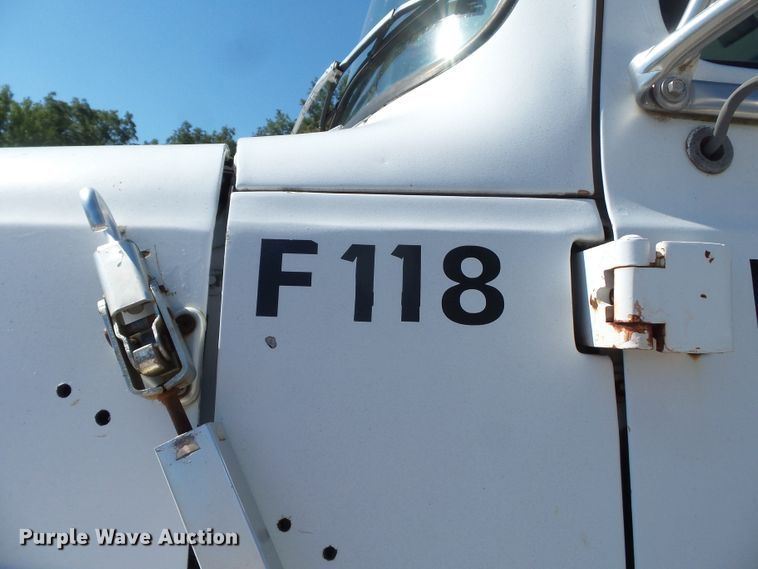 image for item DH3841 1992 Ford L9000  flatbed truck