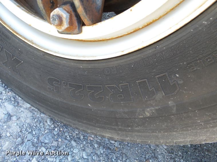 image for item DH3841 1992 Ford L9000  flatbed truck