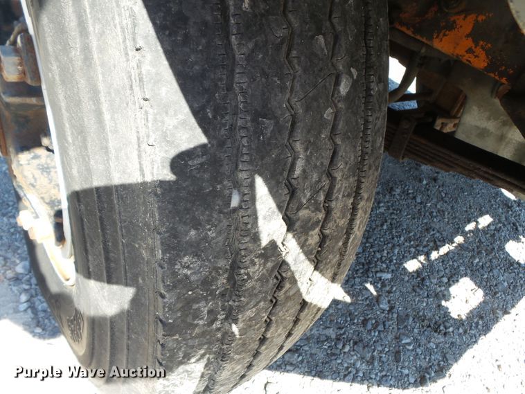 image for item DH3841 1992 Ford L9000  flatbed truck