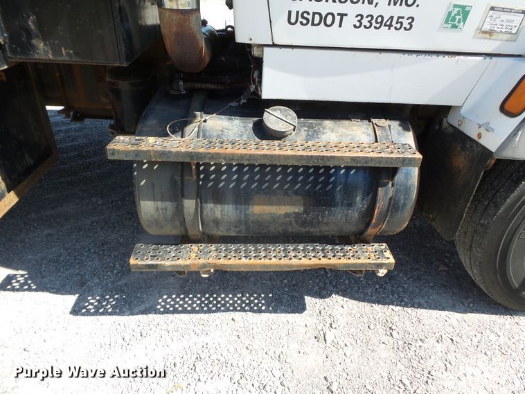 image for item DH3841 1992 Ford L9000  flatbed truck