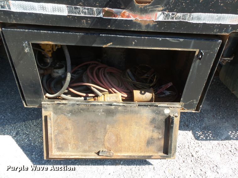 image for item DH3841 1992 Ford L9000  flatbed truck