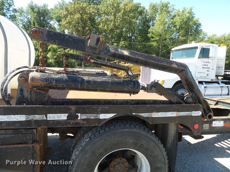 image for item DH3841 1992 Ford L9000  flatbed truck