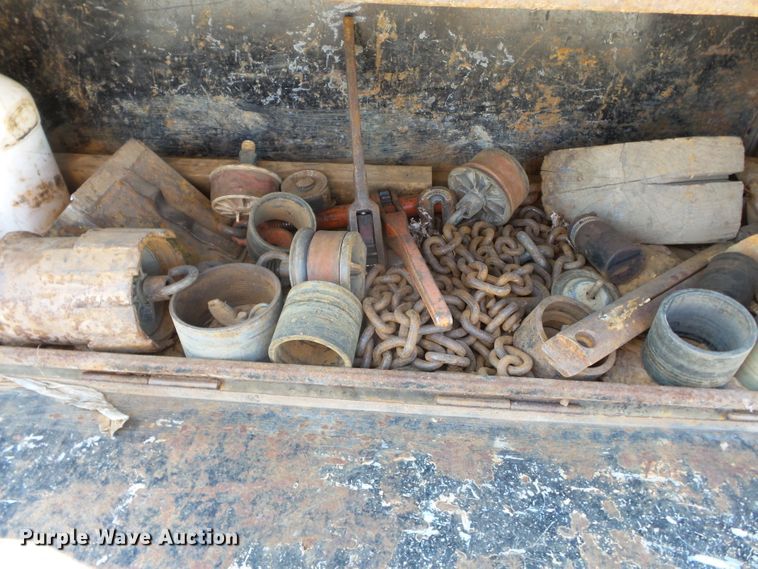 image for item DH3841 1992 Ford L9000  flatbed truck