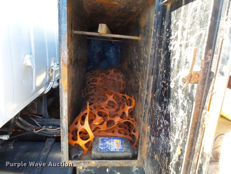 image for item DH3841 1992 Ford L9000  flatbed truck