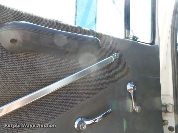 image for item DH3841 1992 Ford L9000  flatbed truck